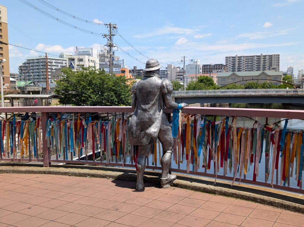 橋上ポルト之助像
やくそくのリボン