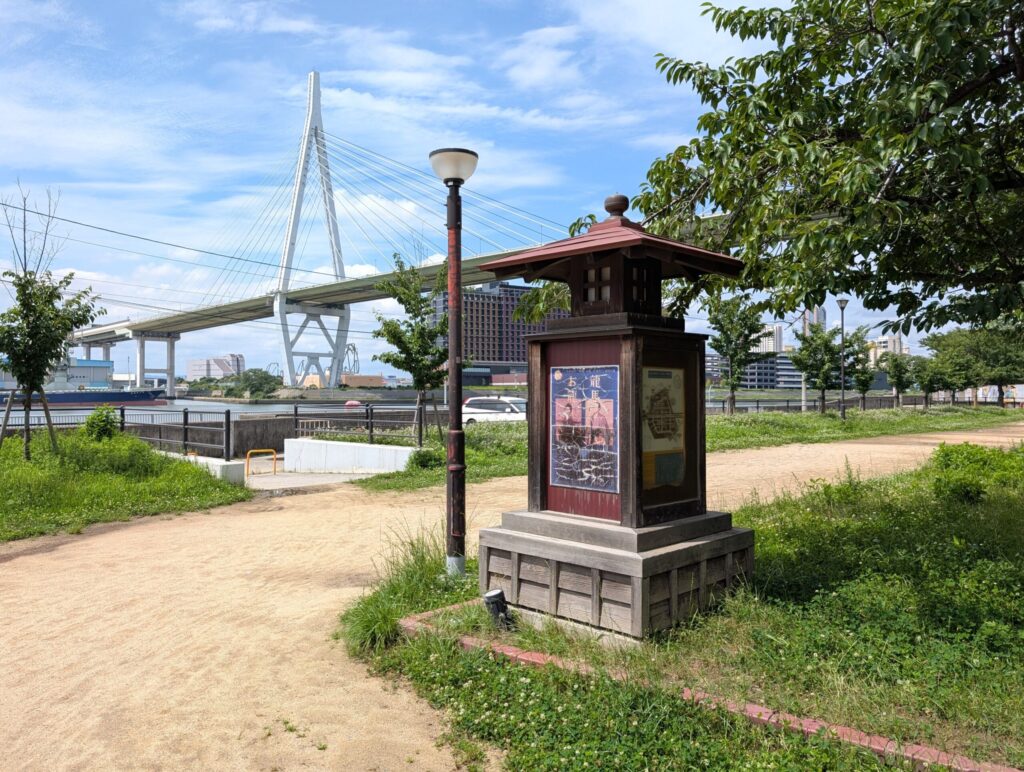天保山公園　高灯籠のレプリカ