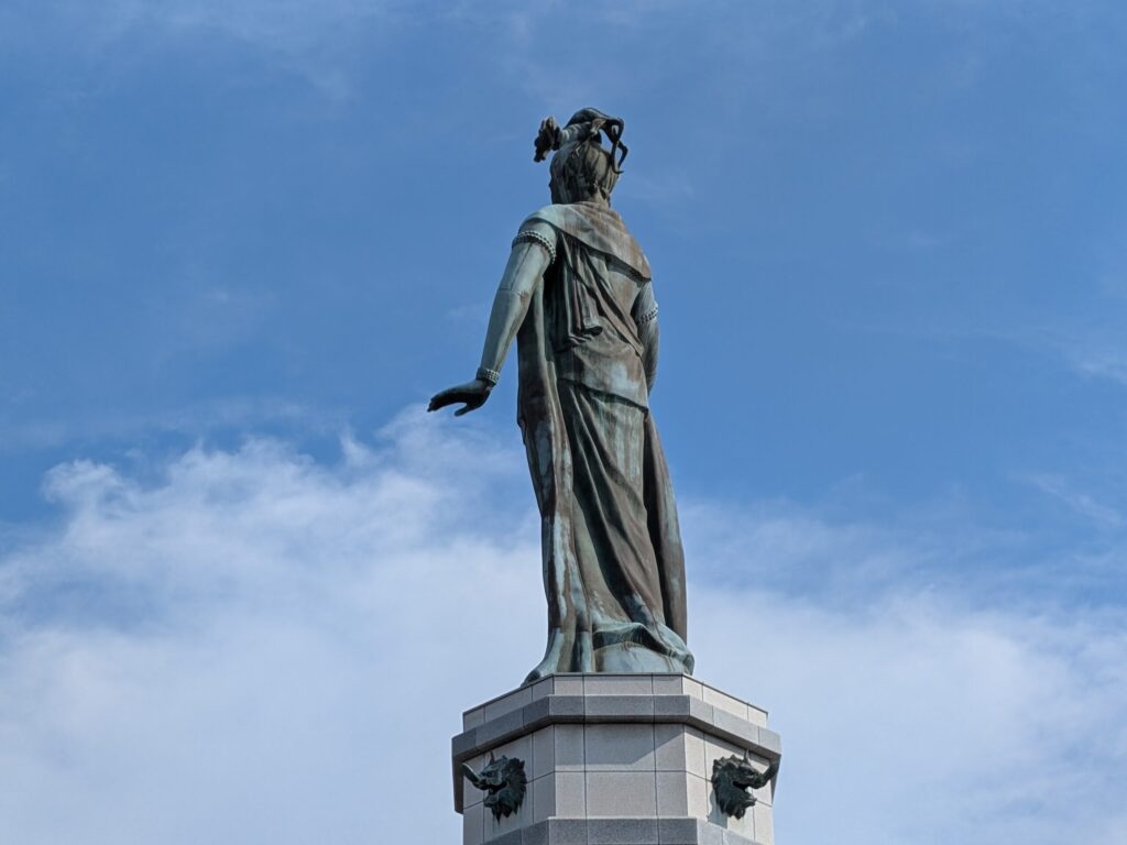 堺旧港　龍女神像